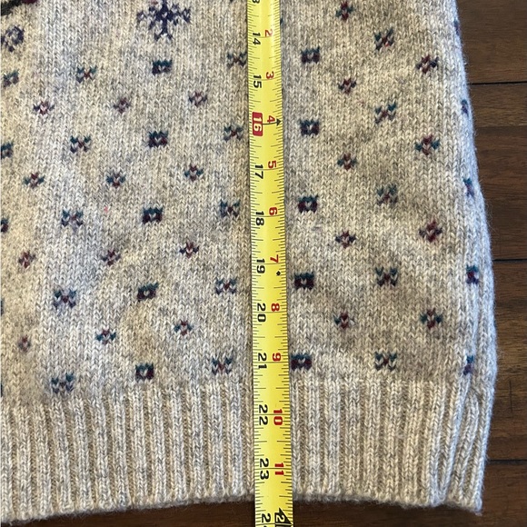 The Woolrich Woman Vintage Tan Wool Pullover Sweater Cat in Window Size Small - Picture 9 of 9